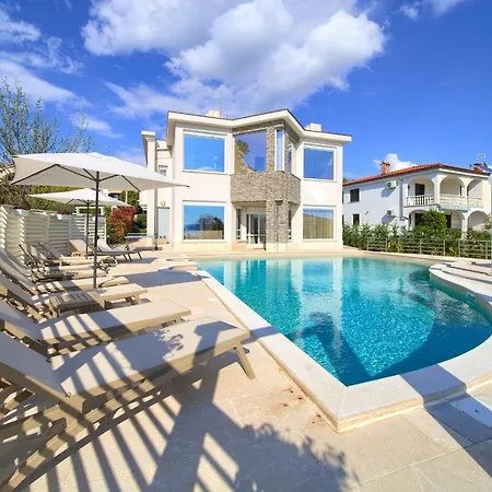 Piano Villa Pinezići