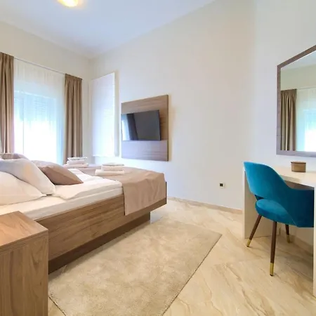 Piano Villa Pinezici (Krk)