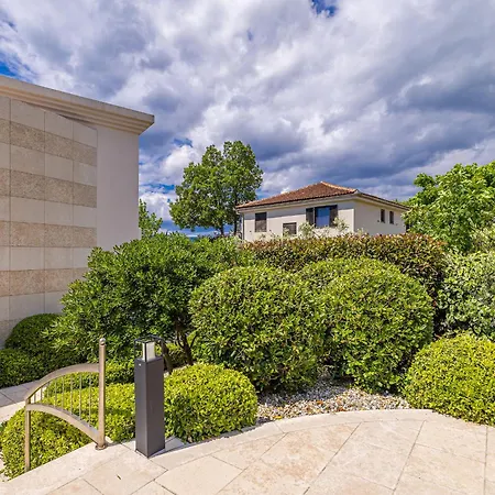 Piano Villa Pinezici (Krk)
